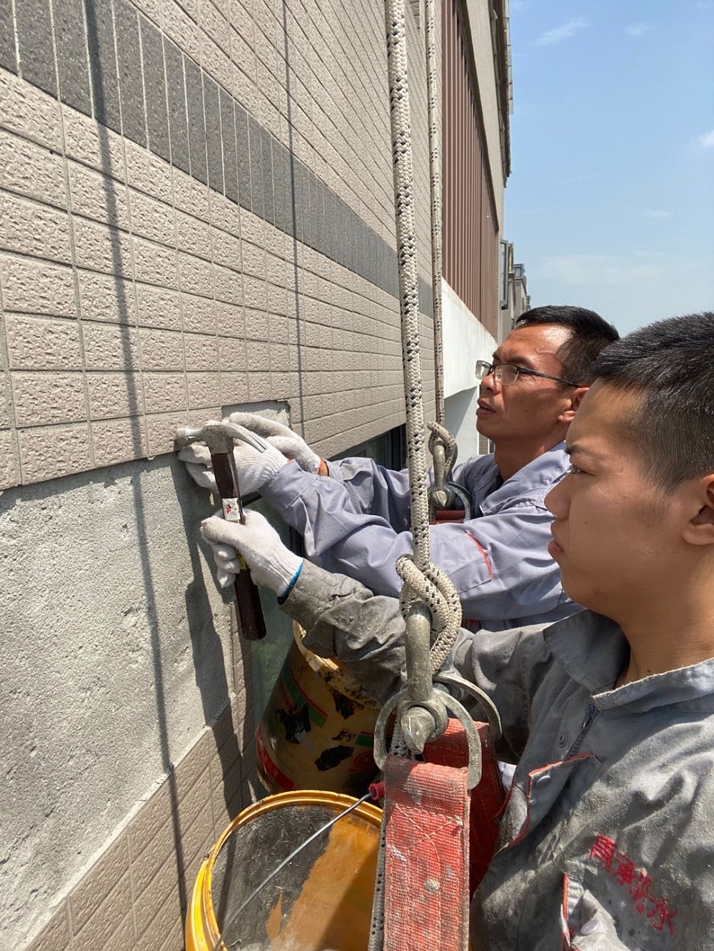 国韵村16—2—后面9、10楼外墙维修