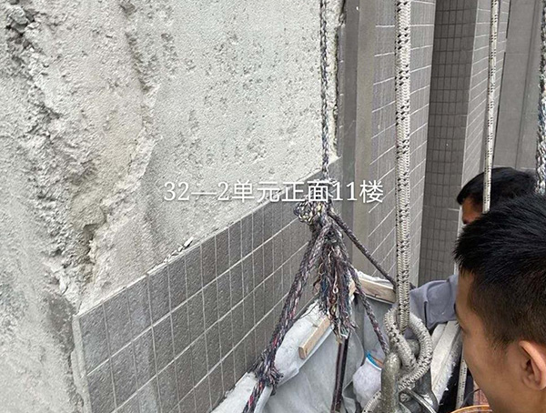 国奥村32-2外墙砖维修
